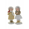 Figura fiú/lány poly 5.5*4.5*13.5cmH télikabátban barna/fehér