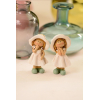 Figura lány poly 4*4*8.5cm kalapos 2féle fehér