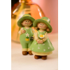 Figura fiú/lány 5.5*4*11cm kertész ruhábán zöld