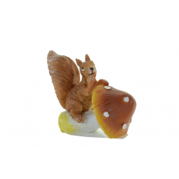 Figura mókus poly 5,9*4*5,8cm gombával barna