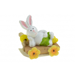 Figura nyuszi fiú poly 4,2*3,7*4,4cm kocsin sárga