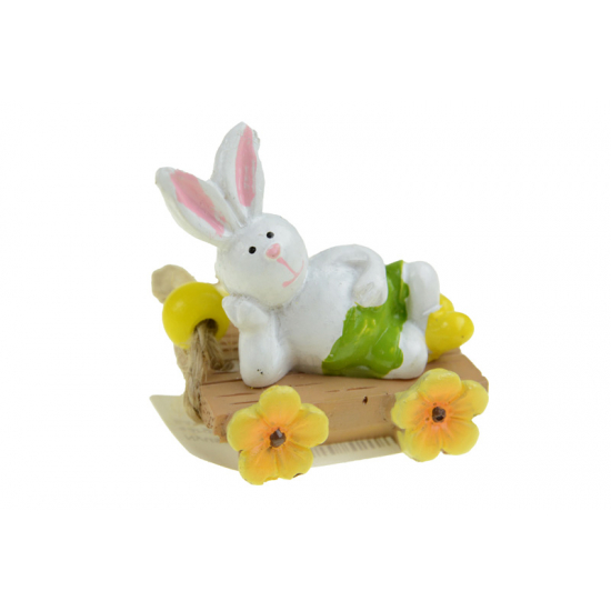 Figura nyuszi fiú poly 4,2*3,7*4,4cm kocsin sárga
